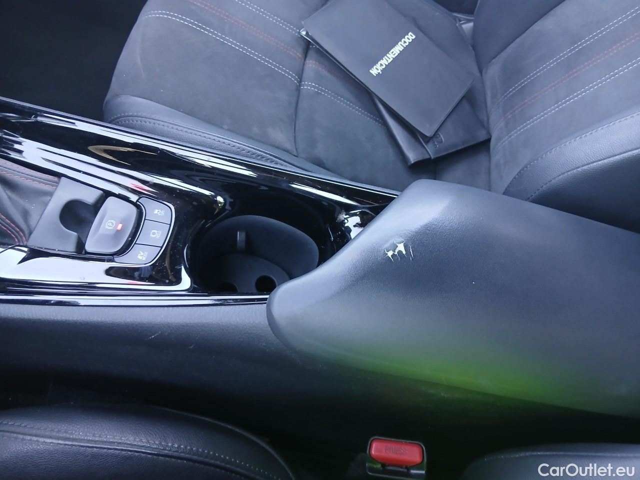  Land Rover  Discovery TOYOTA C-HR / 2019 / 5P / todoterreno 2.0 180H GR Sport #1