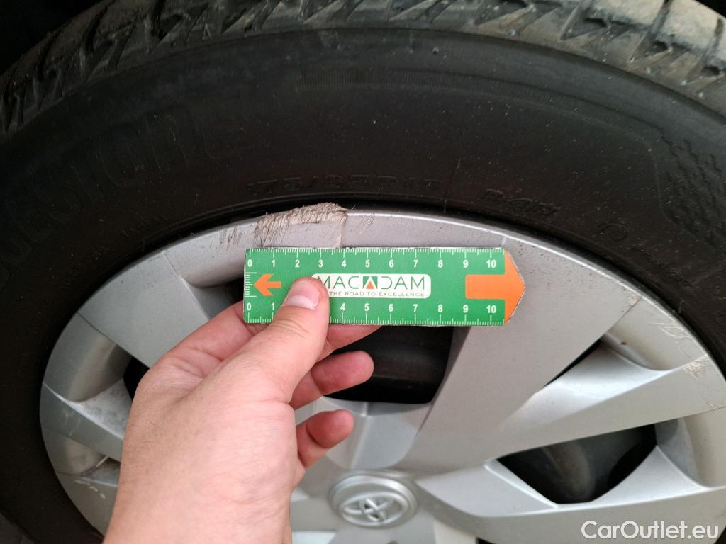  Toyota  Yaris TOYOTA  Hybride 5p Berline 1.5 VVT-I HYBRID France Business #30