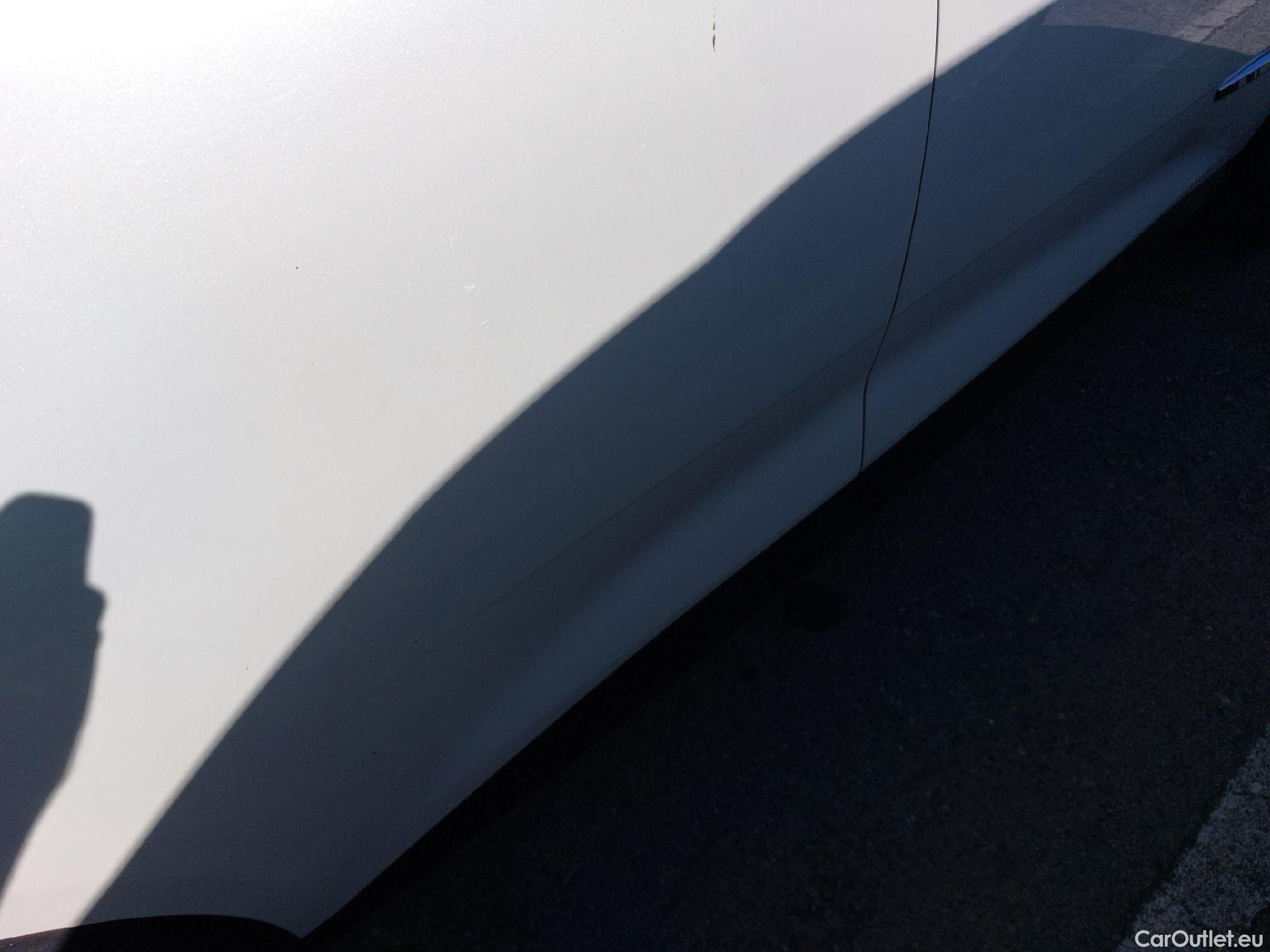  DS  DS7 DS DS 7 Crossback / 2017 / 5P / todoterreno PureTech 132kW (180CV) Auto. PERF.LINE #29