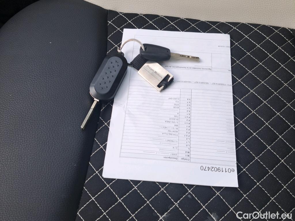  Fiat  500 FIAT  / 2015 / 3P / berlina con portón Dolcevita 1.0 Hybrid 51KW (70 CV) #20