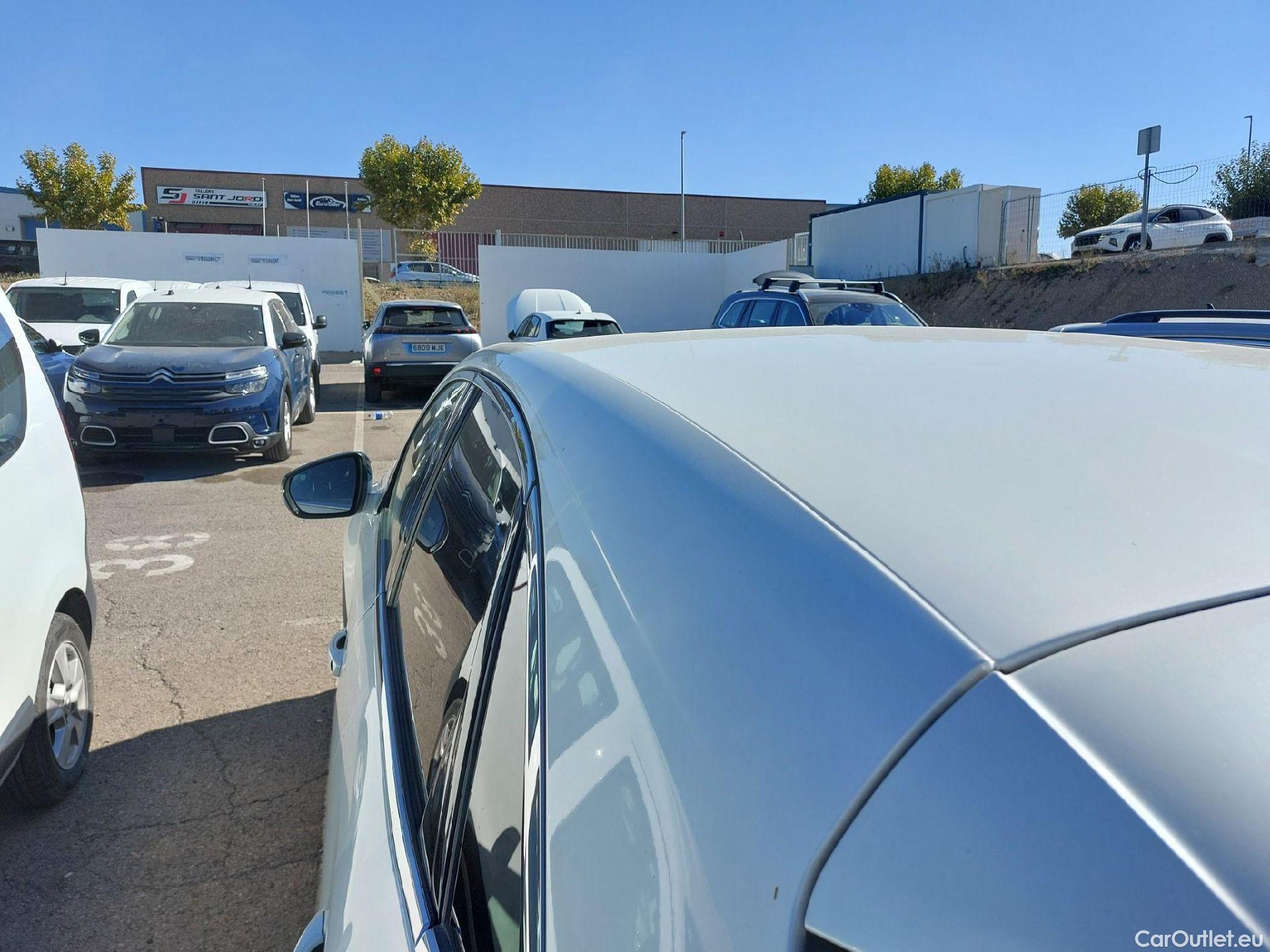  DS  DS7 DS DS 7 Crossback / 2017 / 5P / todoterreno PureTech 132kW (180CV) Auto. PERF.LINE #27