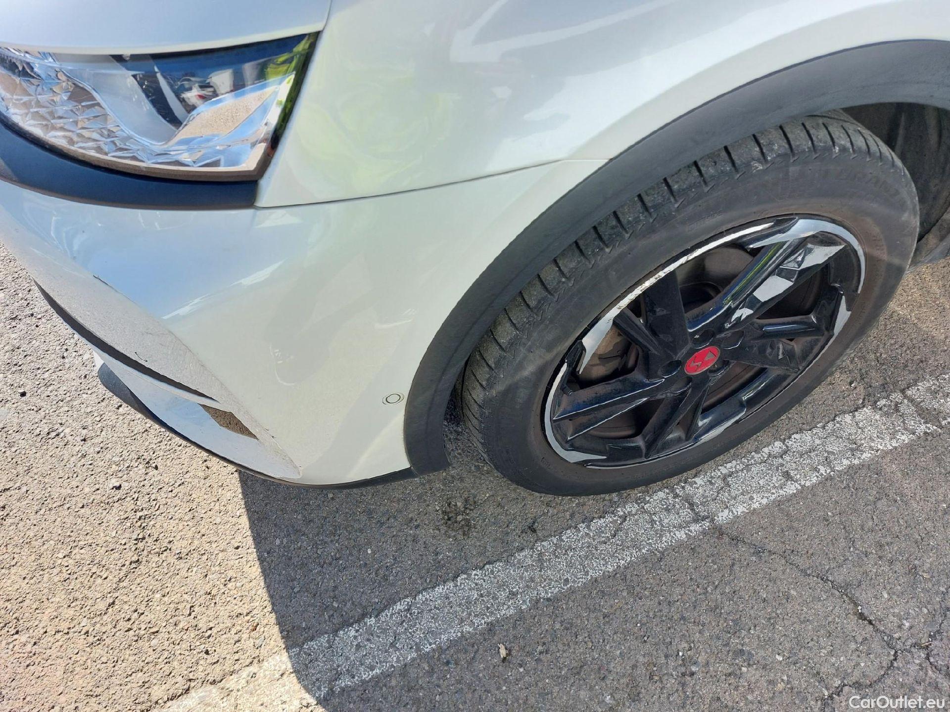  DS  DS7 DS DS 7 Crossback / 2017 / 5P / todoterreno PureTech 132kW (180CV) Auto. PERF.LINE #13