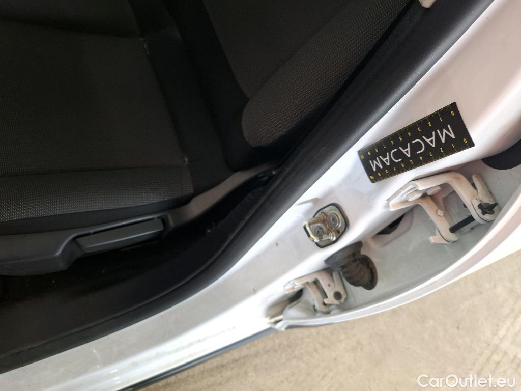  Citroen  C3  Société Feel 1.5 BlueHDI 100CV BVM6 E6dT #3