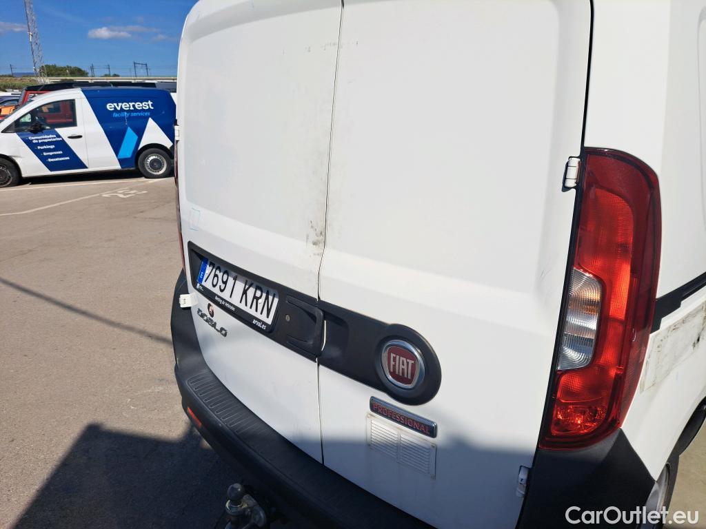  Fiat  Doblo FIAT Doblò Cargo/2015/3P/furgón derivado de turismo Cargo Base 1.3 Multijet 70kW (95CV) #26