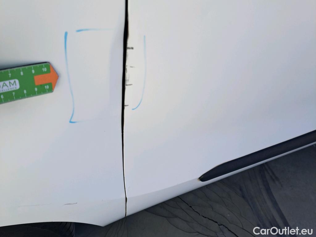  Fiat  Doblo FIAT Doblò Cargo/2015/3P/furgón derivado de turismo Cargo Base 1.3 Multijet 70kW (95CV) #34