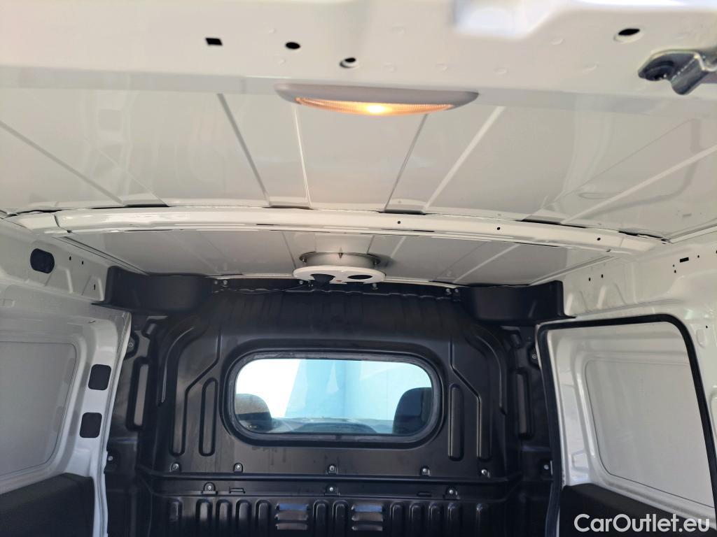  Fiat  Doblo FIAT Doblò Cargo/2015/3P/furgón derivado de turismo Cargo Base 1.3 Multijet 70kW (95CV) #13