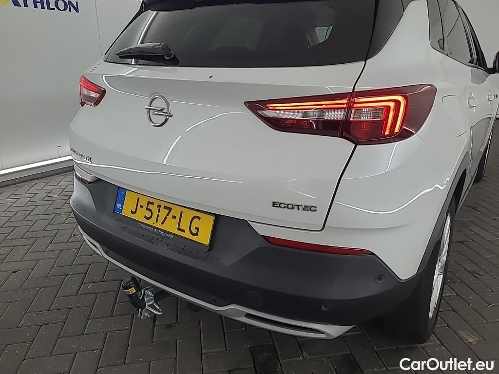 Opel   Grandland X 1.2 Turbo S&S 96kW Bus. Executive 5D #24