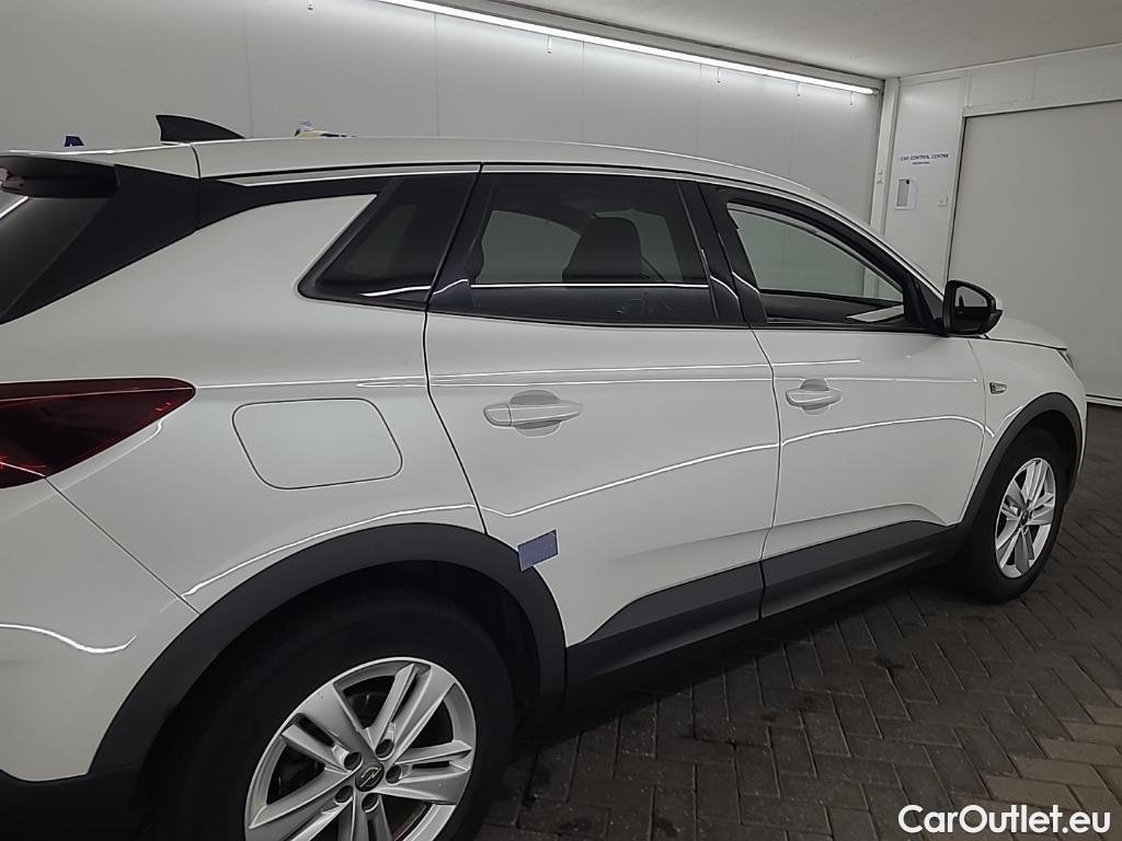 Opel   Grandland X 1.2 Turbo S&S 96kW Bus. Executive 5D #17