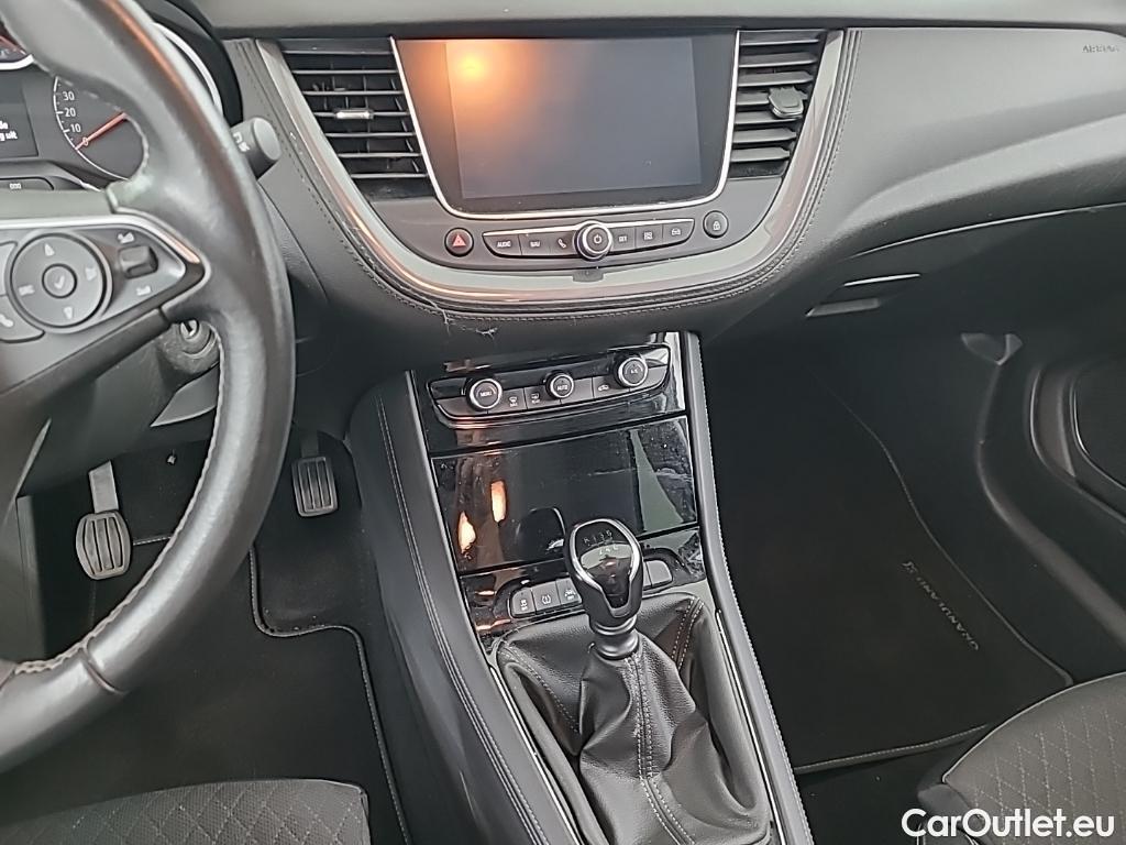 Opel   Grandland X 1.2 Turbo S&S 96kW Bus. Executive 5D #10