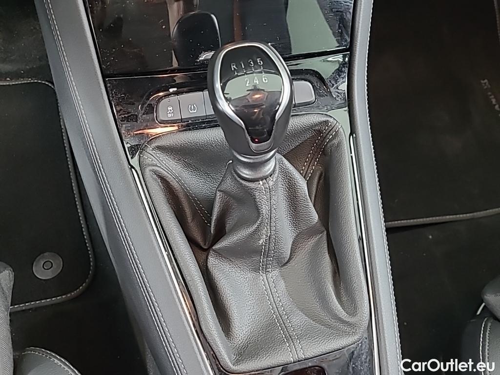 Opel   Grandland X 1.2 Turbo S&S 96kW Bus. Executive 5D #12