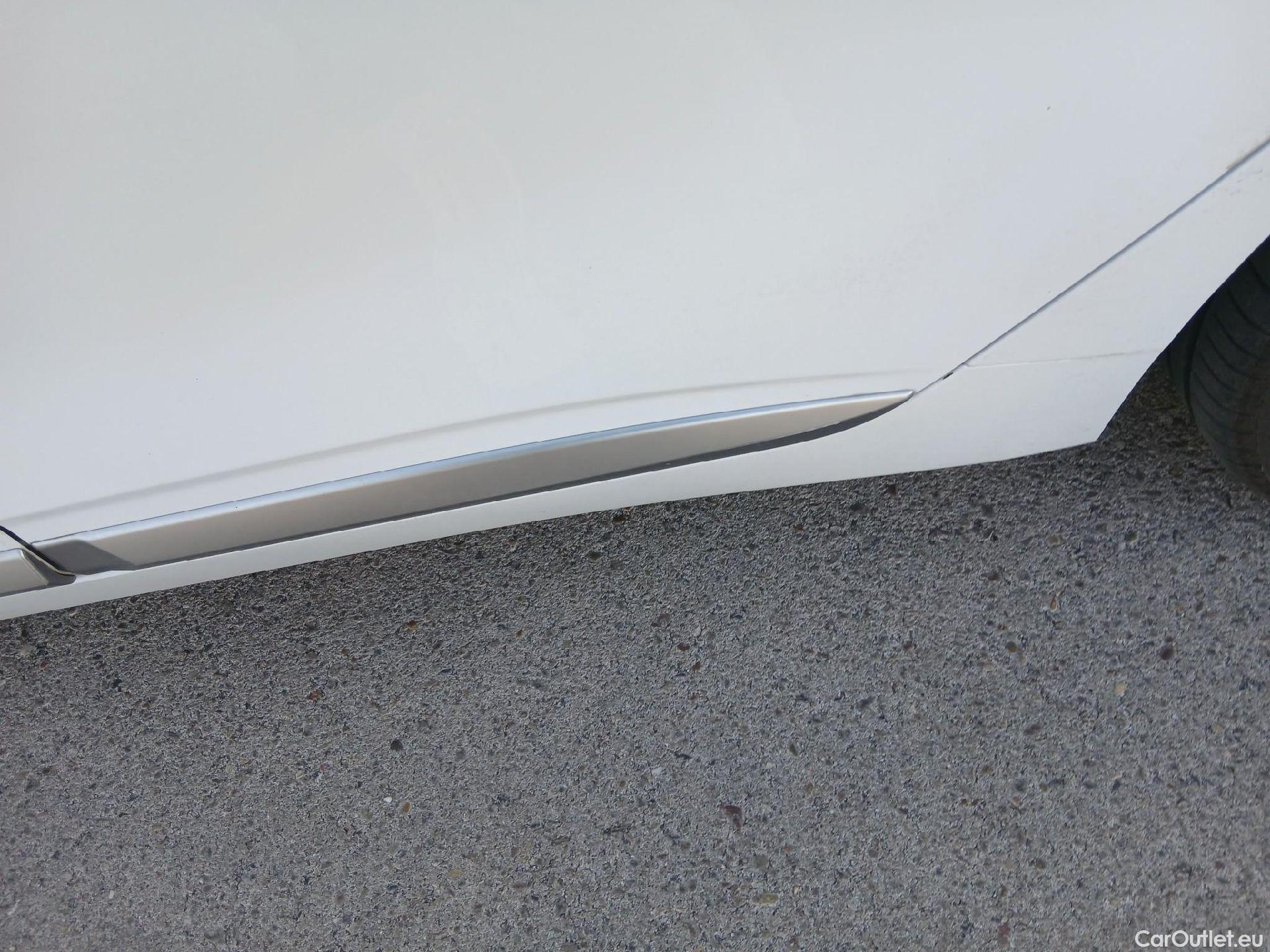  Hyundai   Ioniq HYUNDAI / 2019 / 5P / berlina con portón 1.6 GDI HEV Tecno DCT #15
