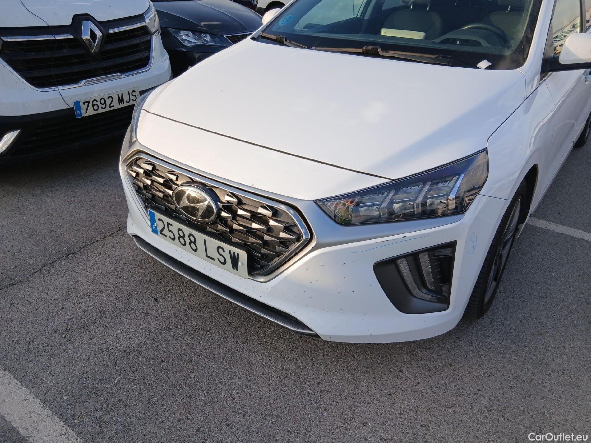  Hyundai   Ioniq HYUNDAI / 2019 / 5P / berlina con portón 1.6 GDI HEV Tecno DCT #4