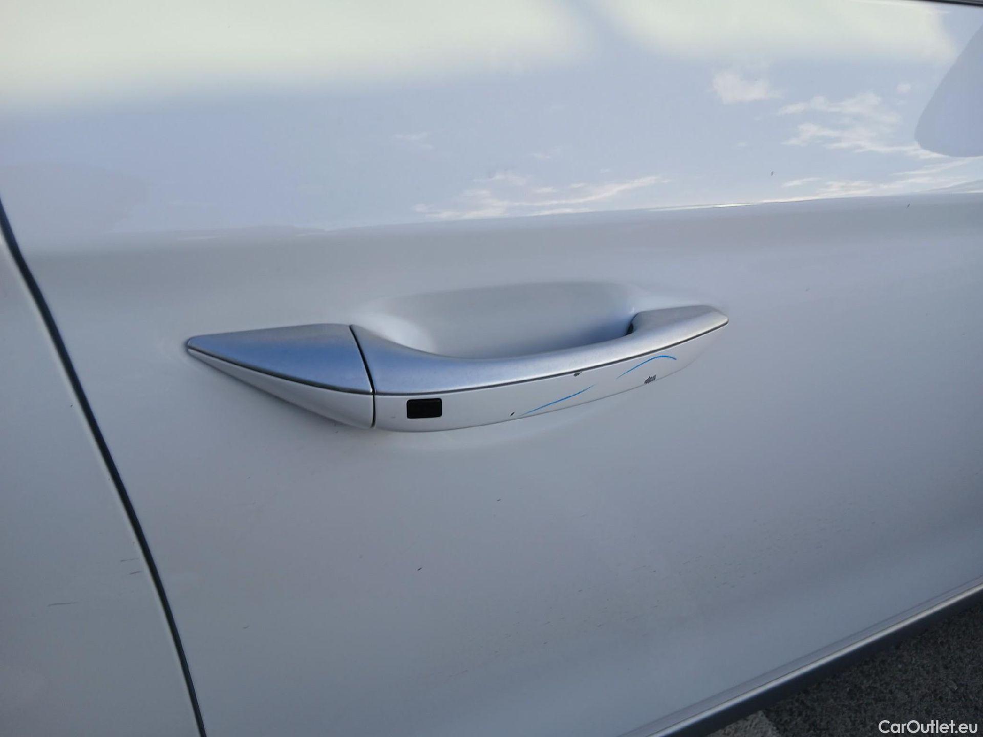  Hyundai   Ioniq HYUNDAI / 2019 / 5P / berlina con portón 1.6 GDI HEV Tecno DCT #29