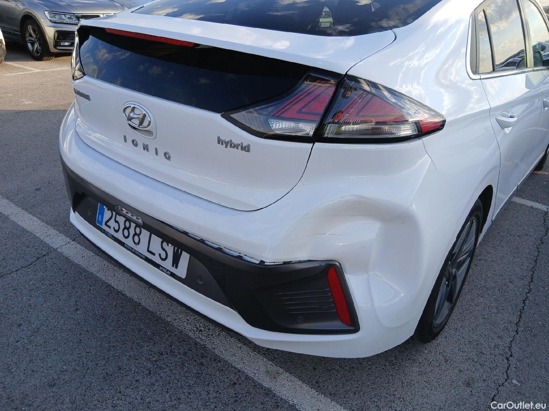  Hyundai   Ioniq HYUNDAI / 2019 / 5P / berlina con portón 1.6 GDI HEV Tecno DCT #18