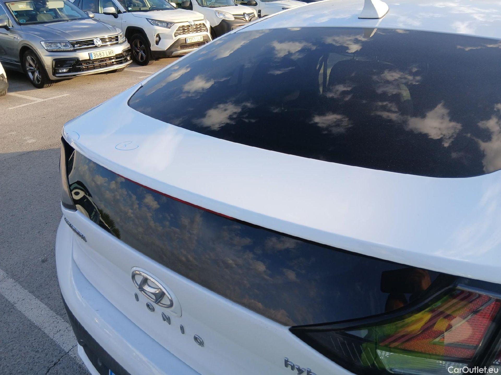  Hyundai   Ioniq HYUNDAI / 2019 / 5P / berlina con portón 1.6 GDI HEV Tecno DCT #22