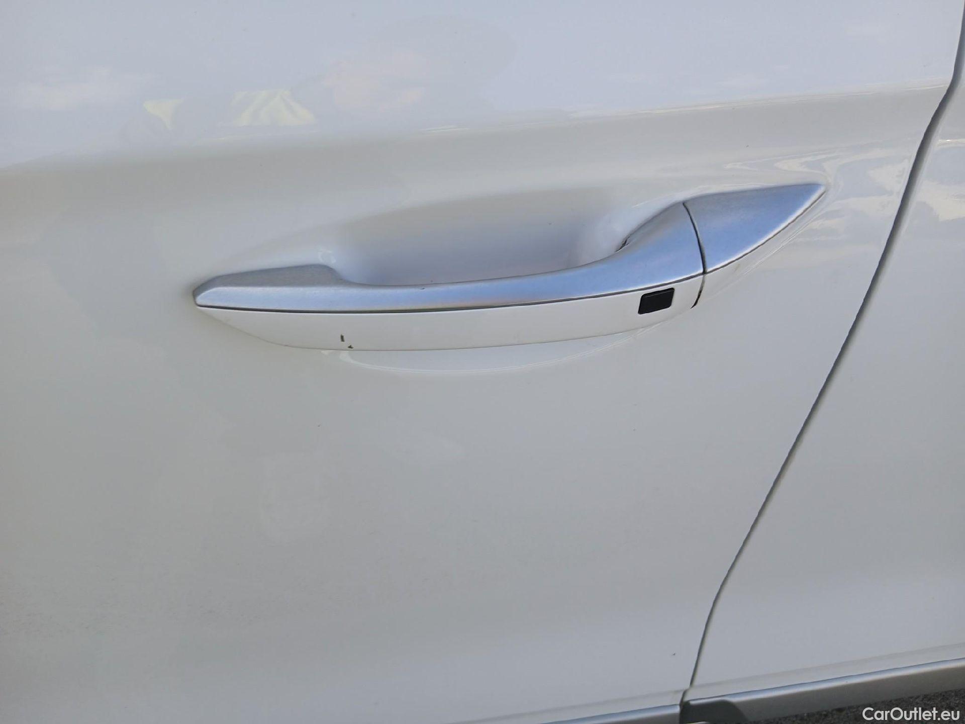  Hyundai   Ioniq HYUNDAI / 2019 / 5P / berlina con portón 1.6 GDI HEV Tecno DCT #12