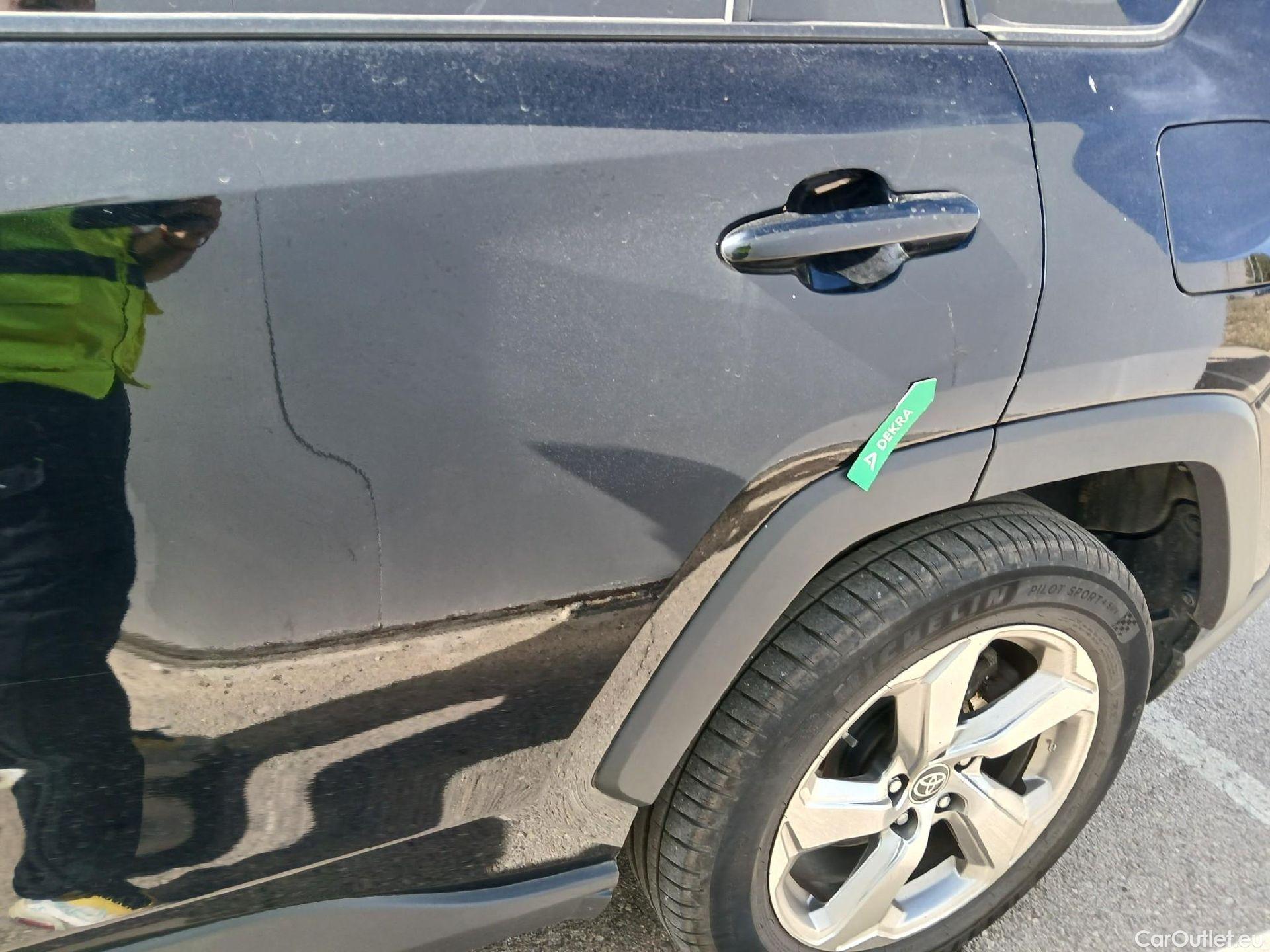  Toyota  RAV4 TOYOTA  / 2018 / 5P / todoterreno 2.5l 220H Advance #24