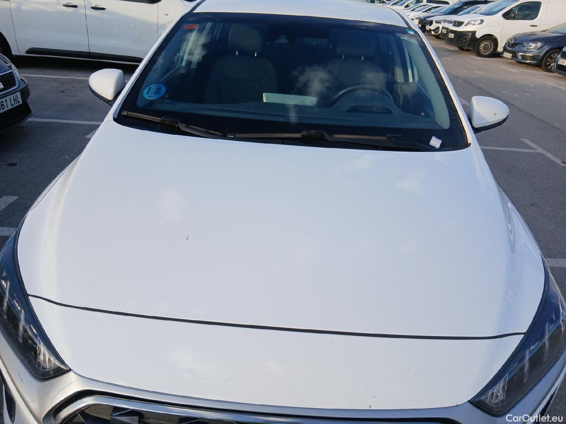  Hyundai   Ioniq HYUNDAI / 2019 / 5P / berlina con portón 1.6 GDI HEV Tecno DCT #9