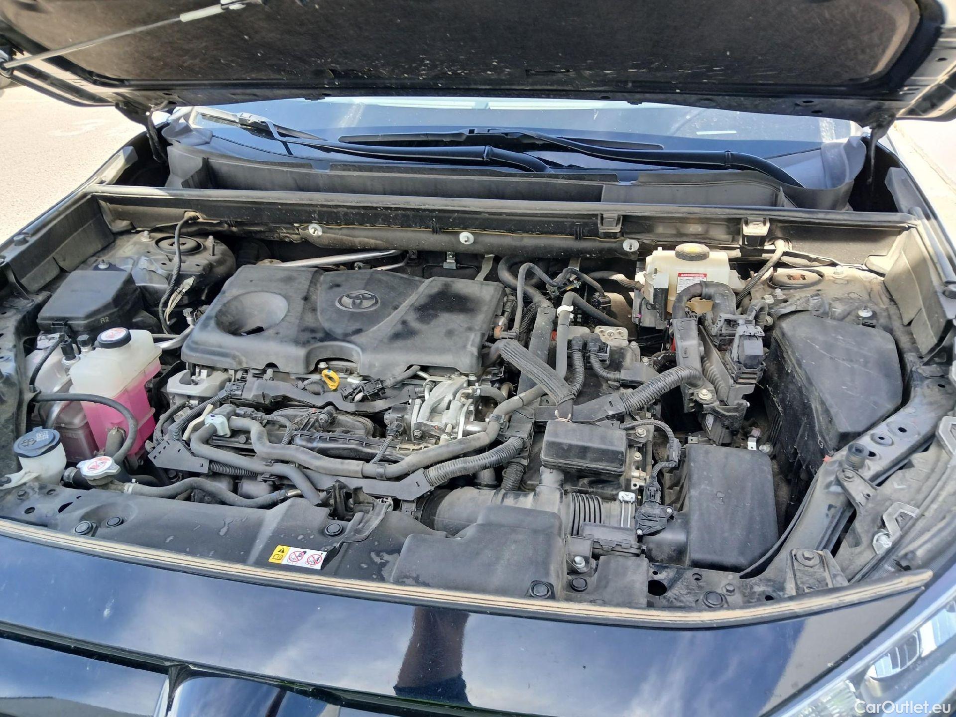  Toyota  RAV4 TOYOTA  / 2018 / 5P / todoterreno 2.5l 220H Advance #19