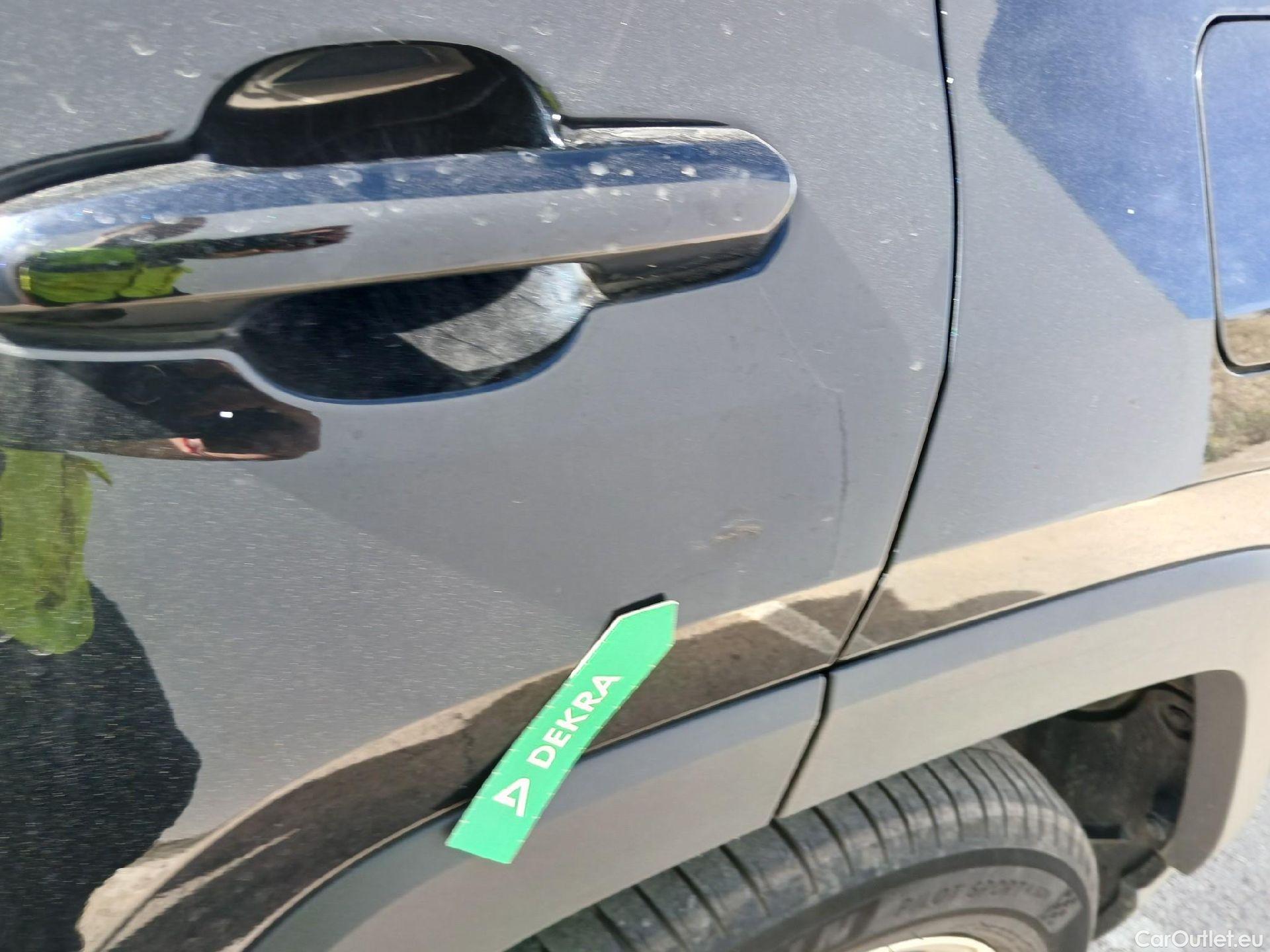  Toyota  RAV4 TOYOTA  / 2018 / 5P / todoterreno 2.5l 220H Advance #25