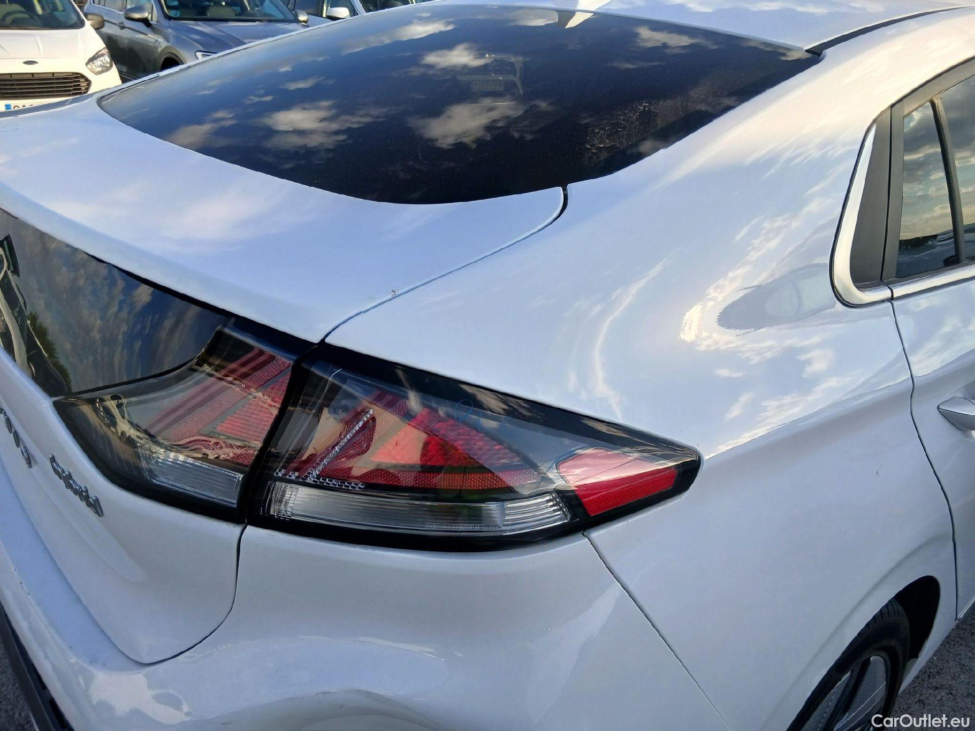 Hyundai   Ioniq HYUNDAI / 2019 / 5P / berlina con portón 1.6 GDI HEV Tecno DCT #24
