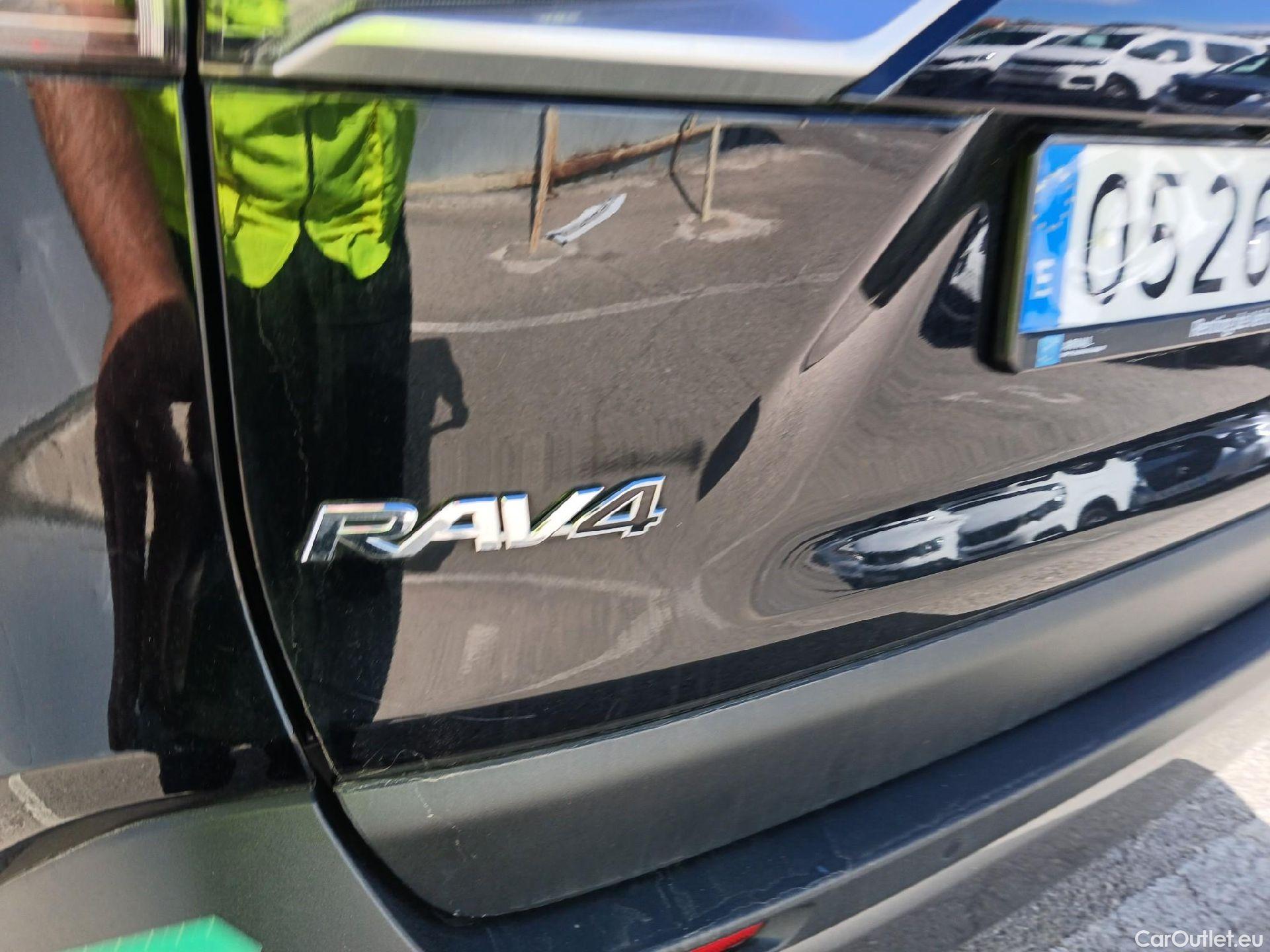 Toyota  RAV4 TOYOTA  / 2018 / 5P / todoterreno 2.5l 220H Advance #32