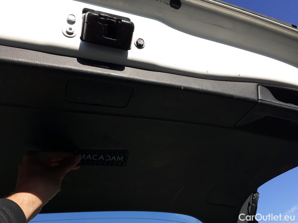  Toyota  RAV4 TOYOTA  / 2018 / 5P / todoterreno 2.5l 220H Business #17