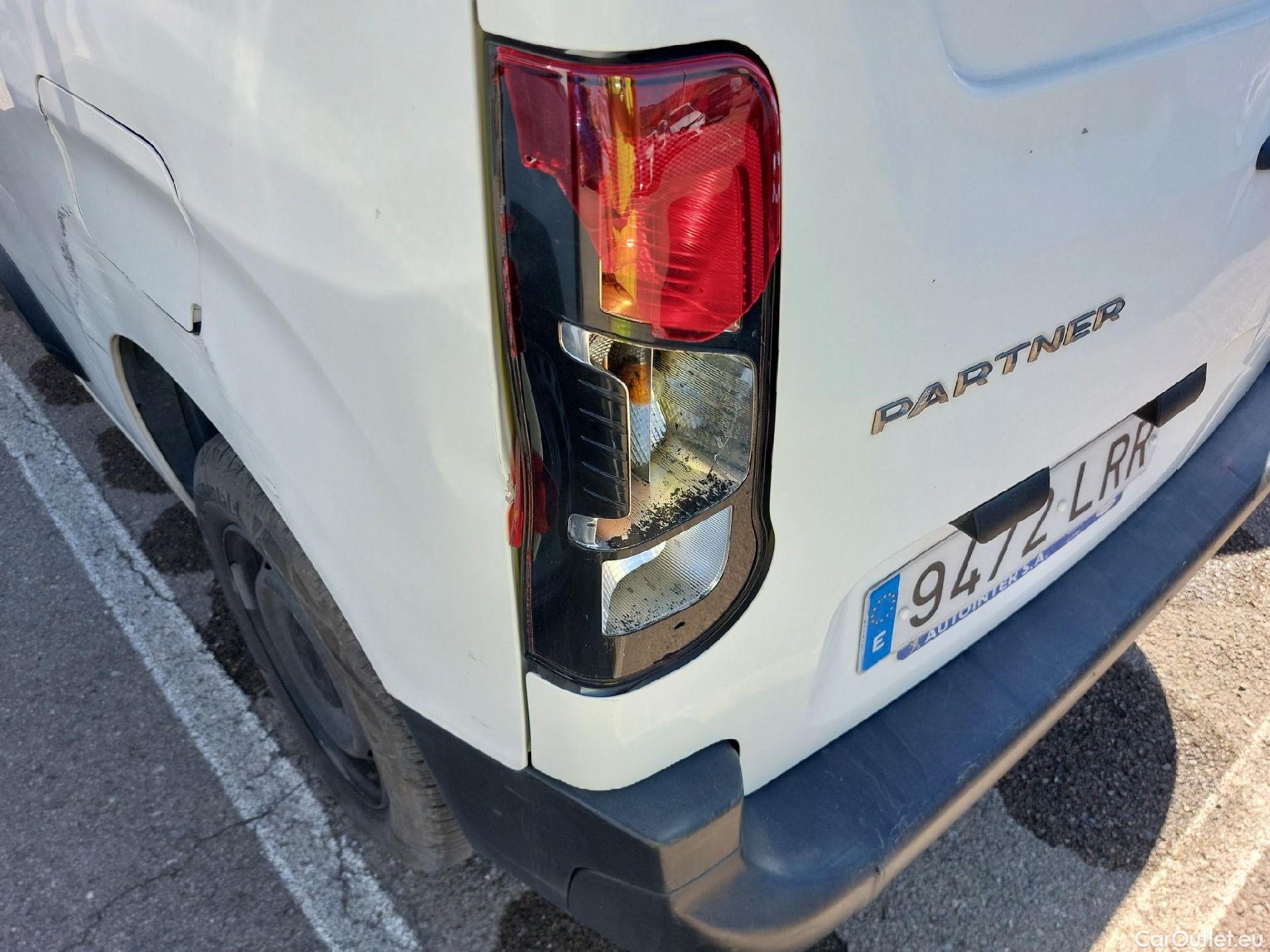  Peugeot  Partner PEUGEOT  / 2018 / 3P / furgón derivado de turismo Pro Standard 600kg BlueHDi 73kW #21