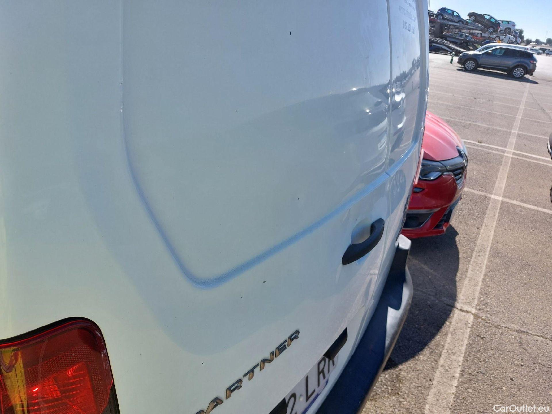  Peugeot  Partner PEUGEOT  / 2018 / 3P / furgón derivado de turismo Pro Standard 600kg BlueHDi 73kW #25