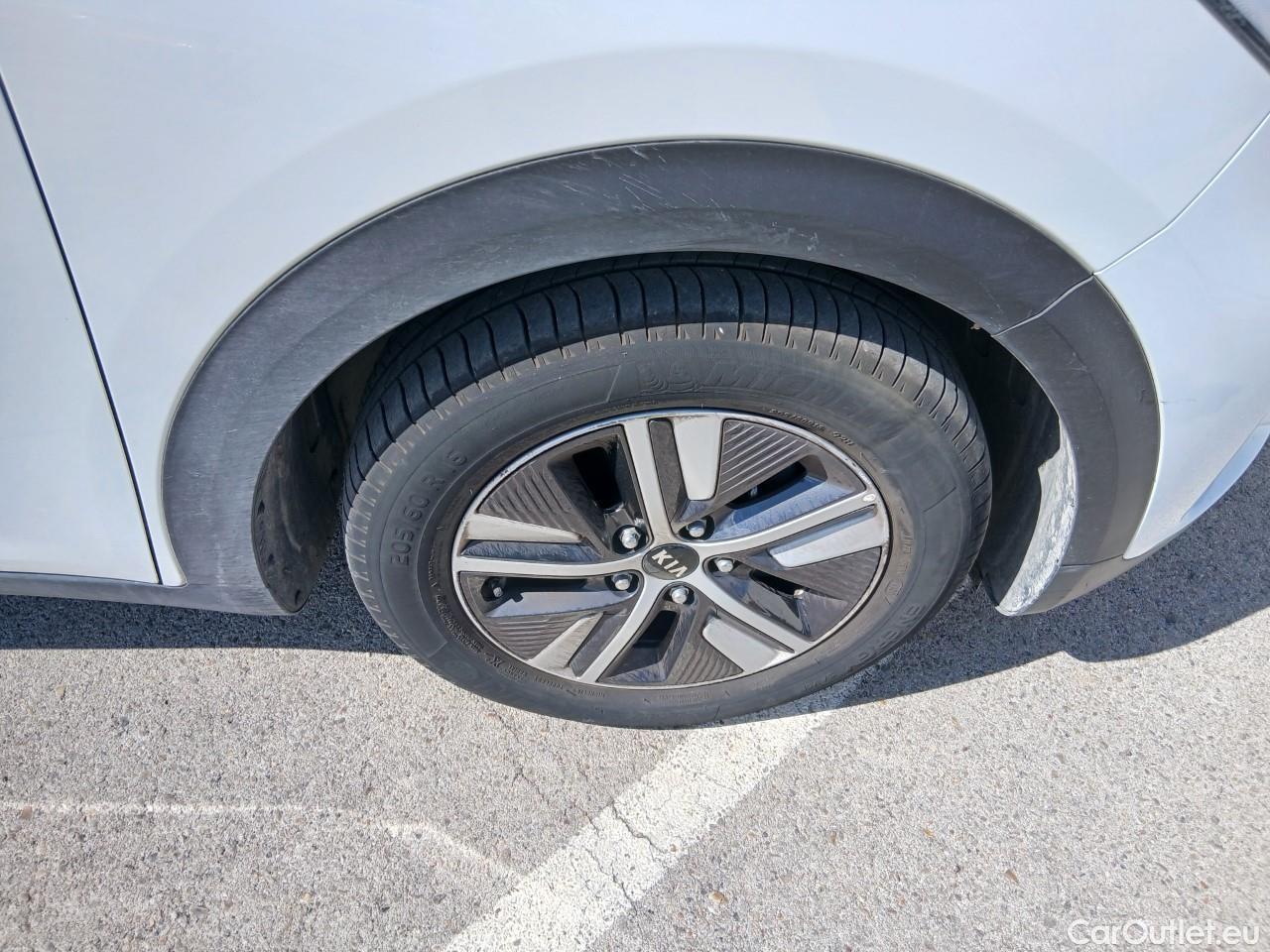  KIA  Niro  Drive 1.6 AT6 E6d #36