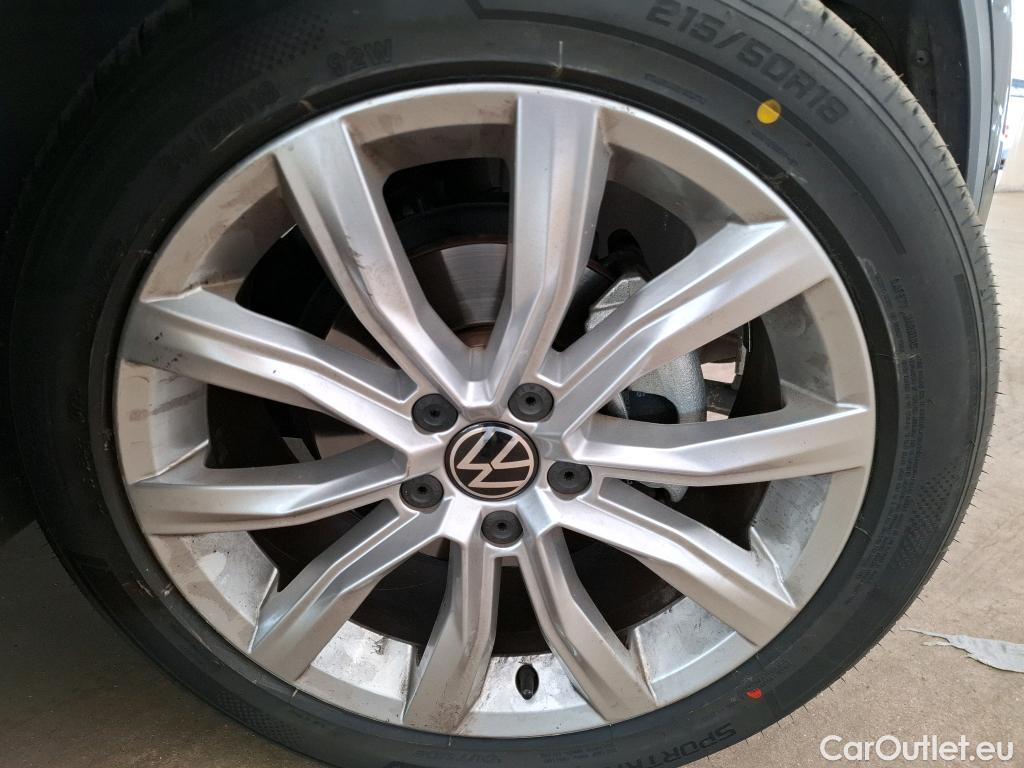  Volkswagen  T-ROC VOLKSWAGEN  / 2017 / 5P / SUV 1.5 TSI 150 EVO CARAT EXCLUSIVE DSG7 #4