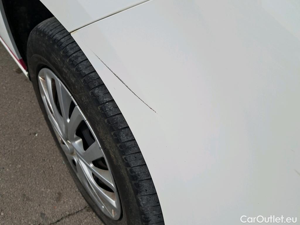  Citroen  Berlingo CITROEN  / 2018 / 5P / monovolumen compacto Talla M PureTech 110 S&S FEEL #20