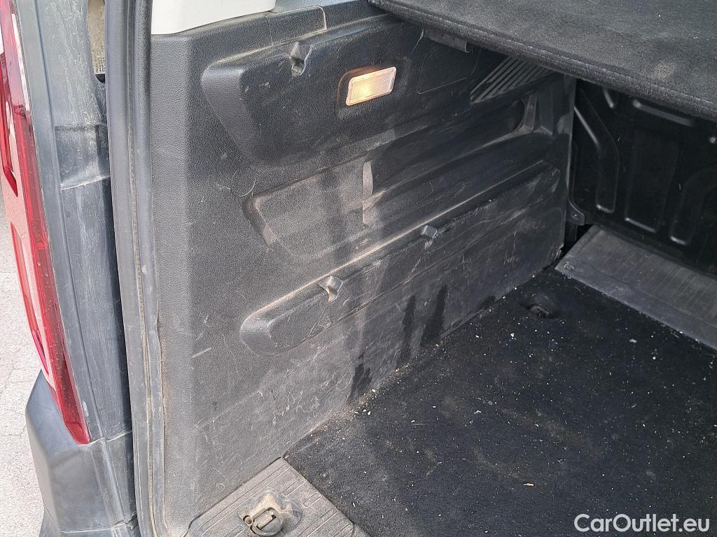  Citroen  Berlingo CITROEN  / 2018 / 5P / monovolumen compacto Talla M PureTech 110 S&S FEEL #23