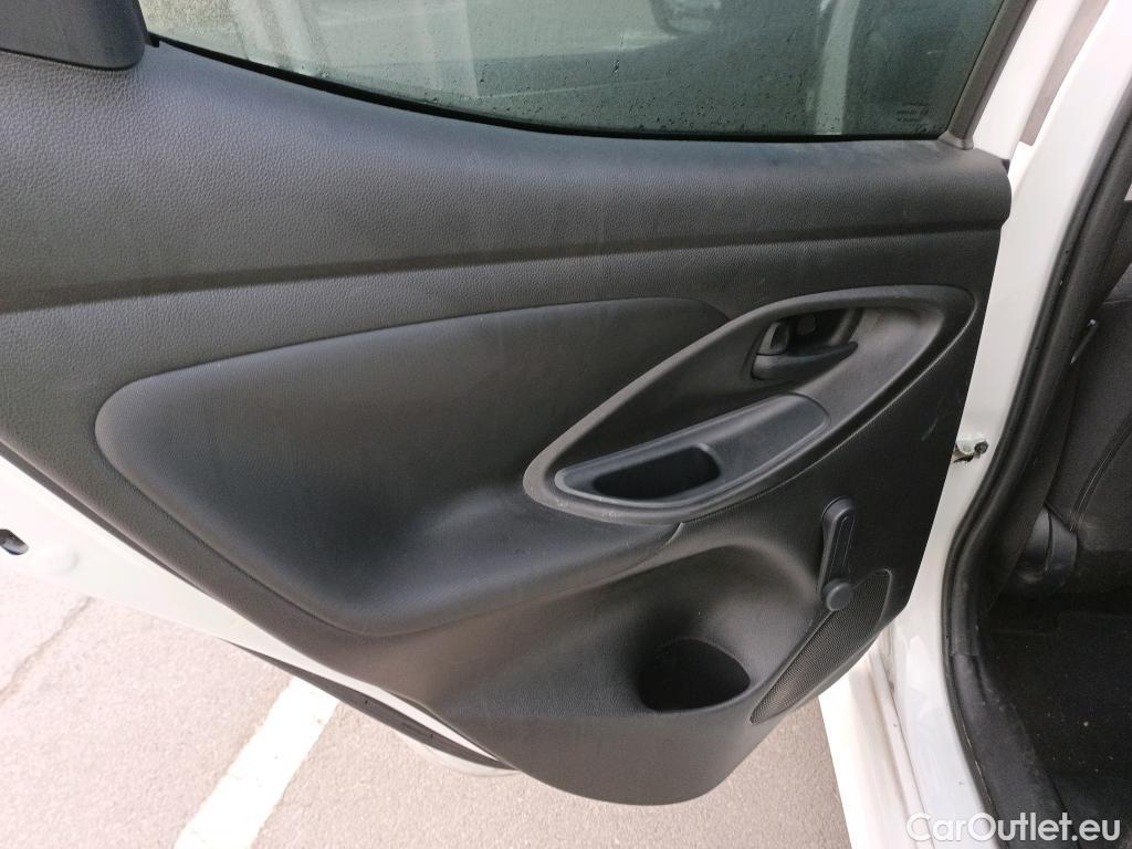  Toyota  Yaris TOYOTA  / 2020 / 5P / berlina con portón 1.5 120H Business Plus #7
