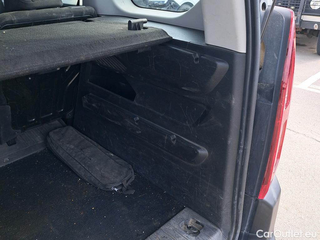  Citroen  Berlingo CITROEN  / 2018 / 5P / monovolumen compacto Talla M PureTech 110 S&S FEEL #25