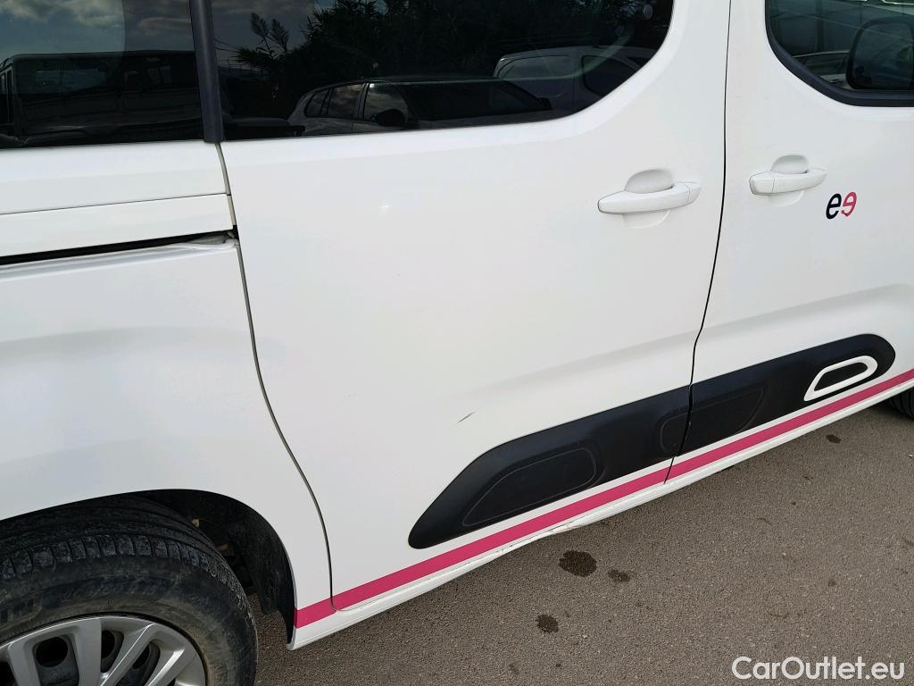 Citroen  Berlingo CITROEN  / 2018 / 5P / monovolumen compacto Talla M PureTech 110 S&S FEEL #27