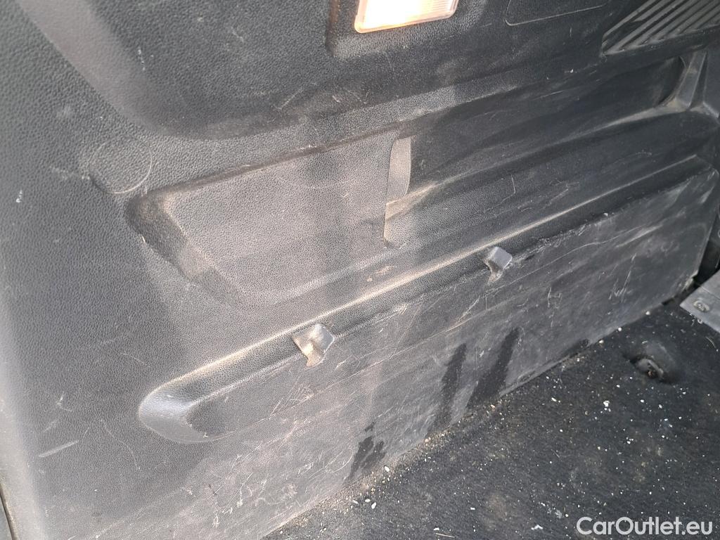  Citroen  Berlingo CITROEN  / 2018 / 5P / monovolumen compacto Talla M PureTech 110 S&S FEEL #24