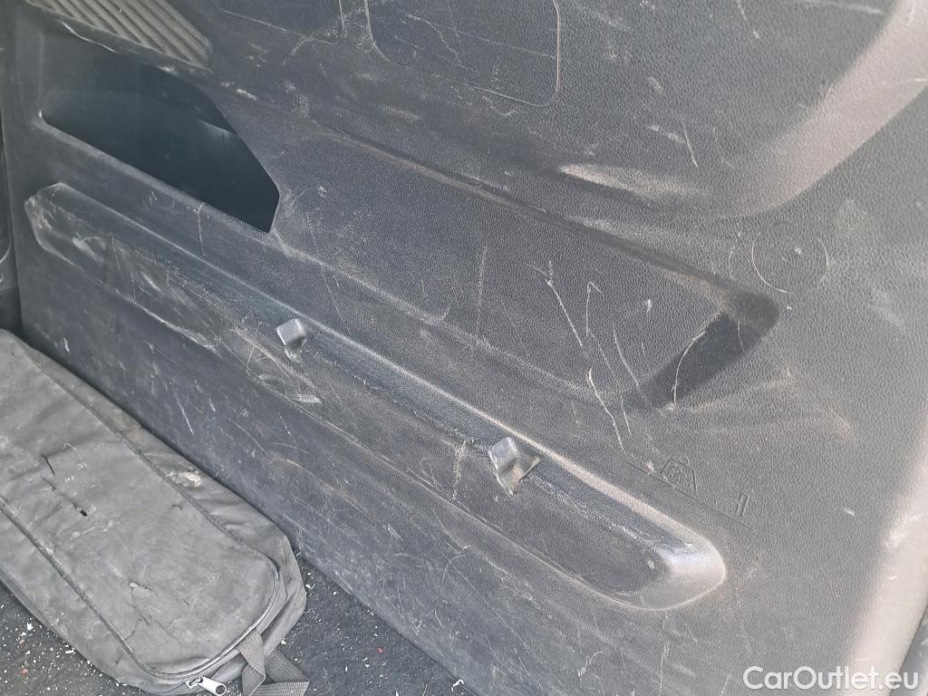  Citroen  Berlingo CITROEN  / 2018 / 5P / monovolumen compacto Talla M PureTech 110 S&S FEEL #26