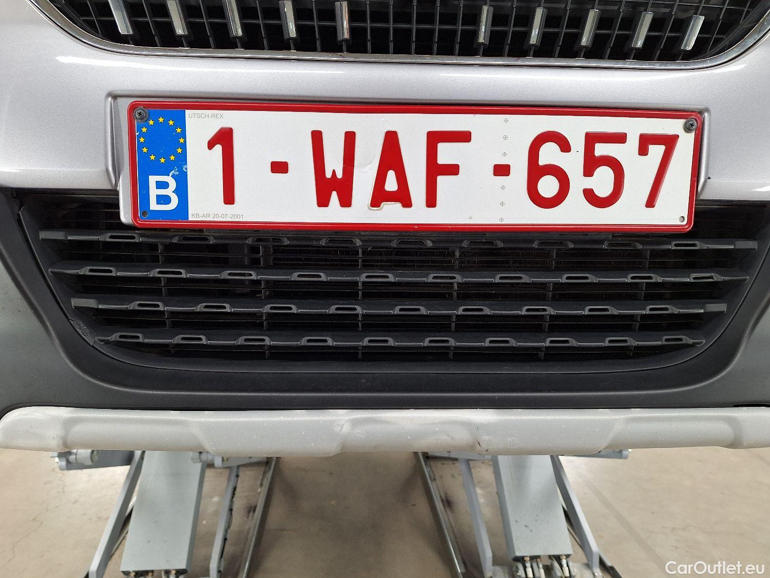  Peugeot  2008 Peugeot,  FL'16, Peugeot  1.2 Puretech 81kW S&S EAT6 Allure 5d #9