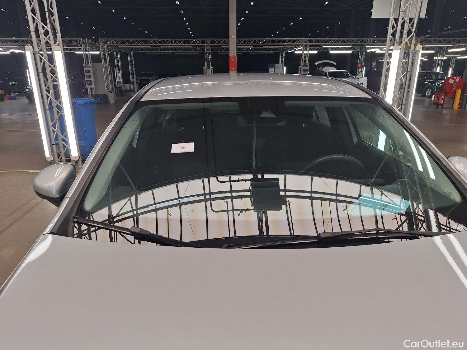  Mercedes  A-Klasse Mercedes, A-Class Berline '18, Mercedes-Benz  Limousine A 180 d DCT 4d #47