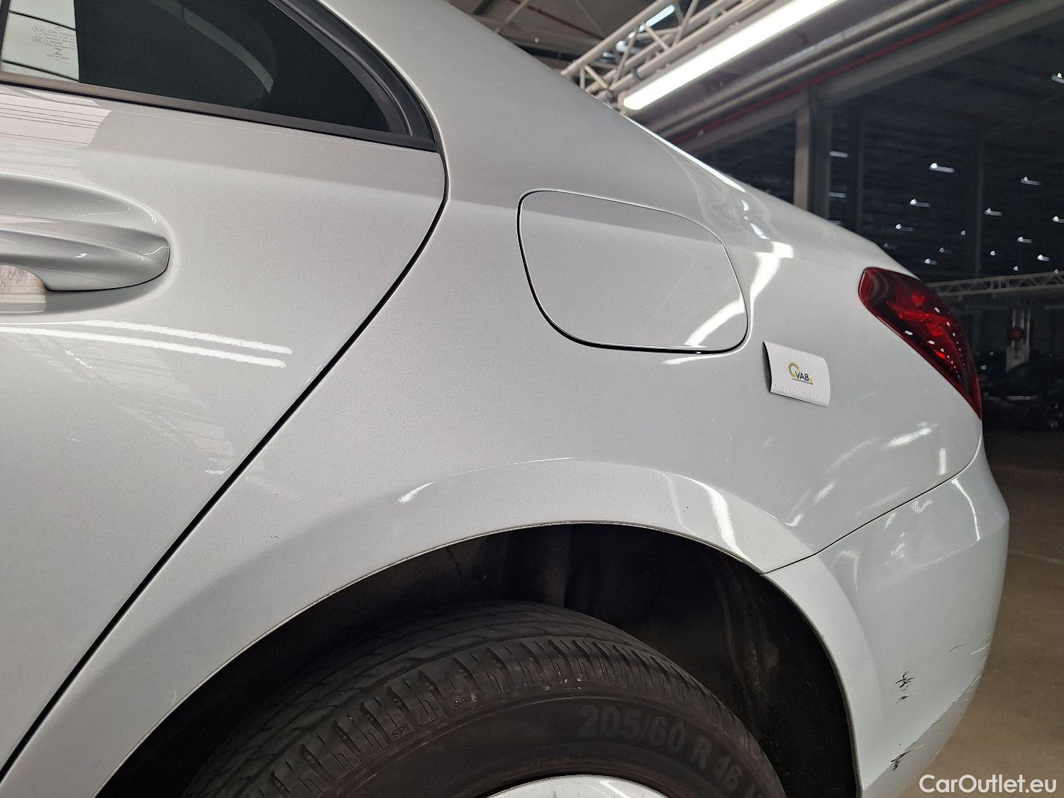  Mercedes  A-Klasse Mercedes, A-Class Berline '18, Mercedes-Benz  Limousine A 180 d DCT 4d #26