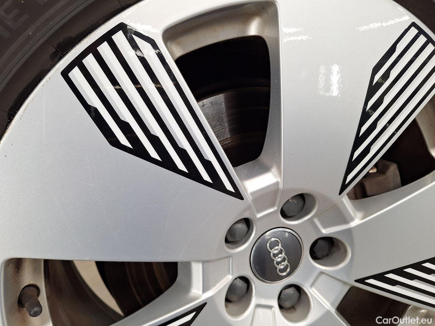  Audi  E-TRON Audi,  '19 BEV, Audi  55 Quattro 5d #6