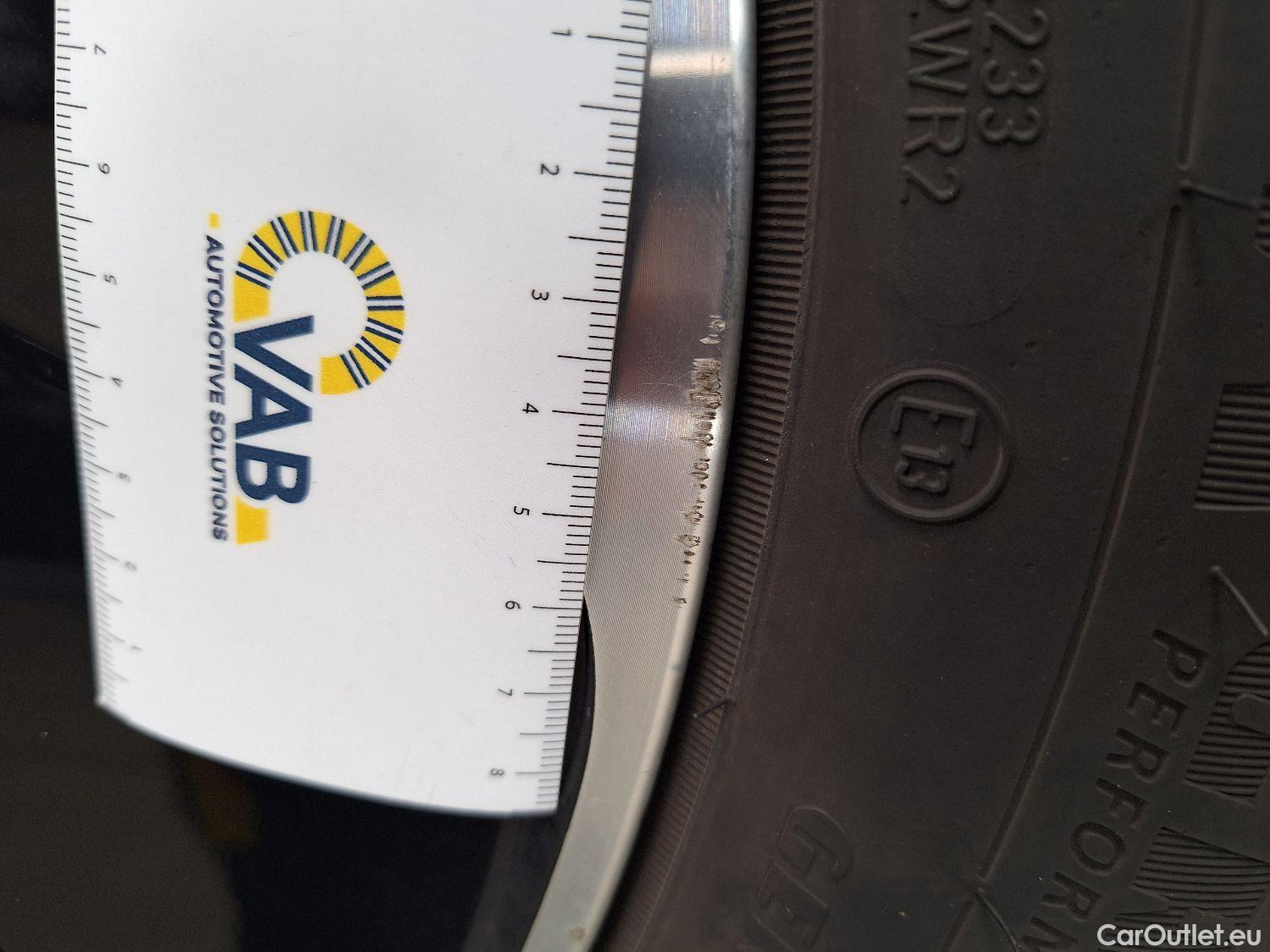  Volkswagen  ID.3 VW,  '20 BEV, Volkswagen  58 kWh Pro Life 5d #8