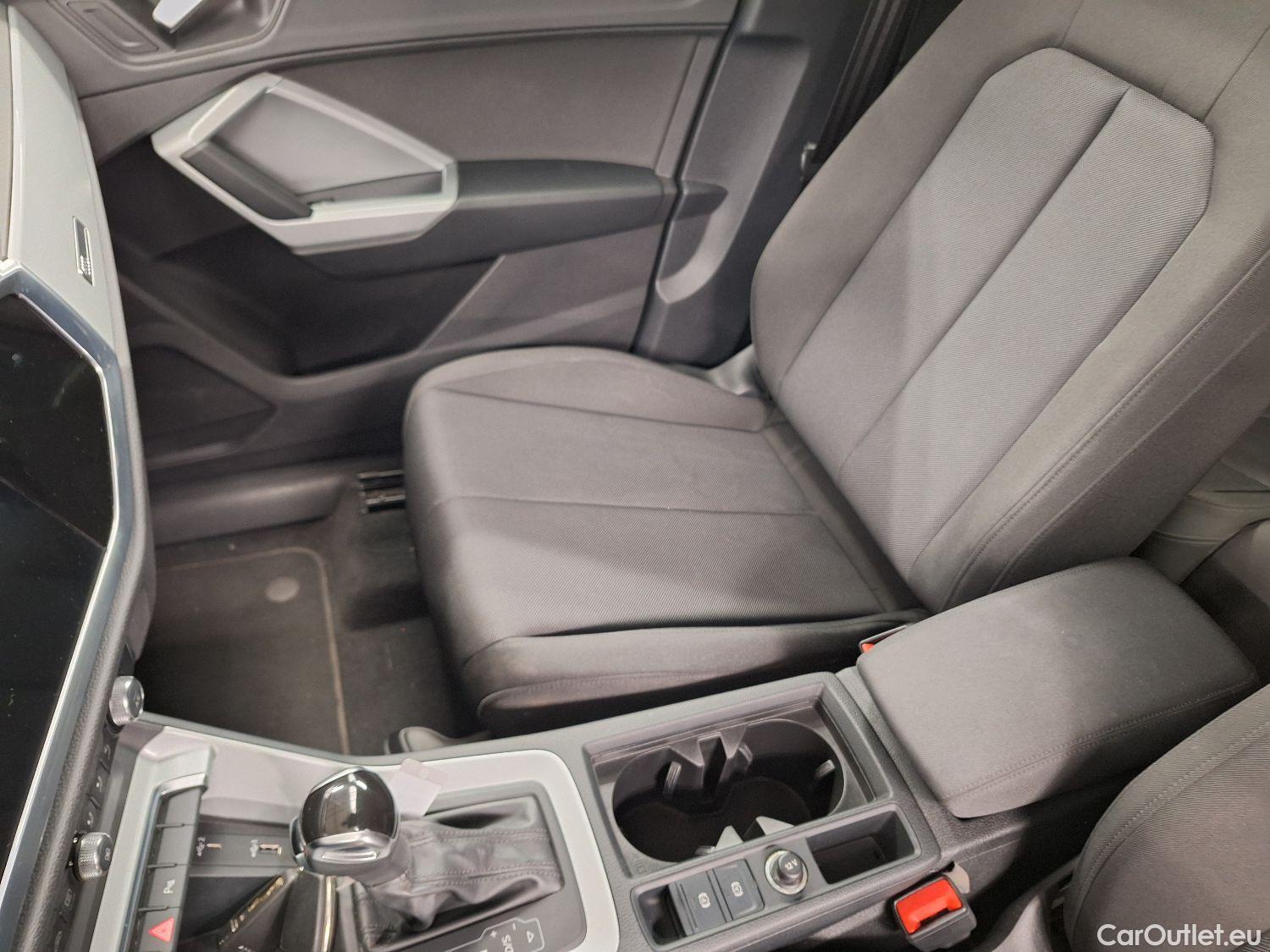  Audi  Q3 Audi,  '18, Audi  35 TDI S Tronic Business Edition 5d #36