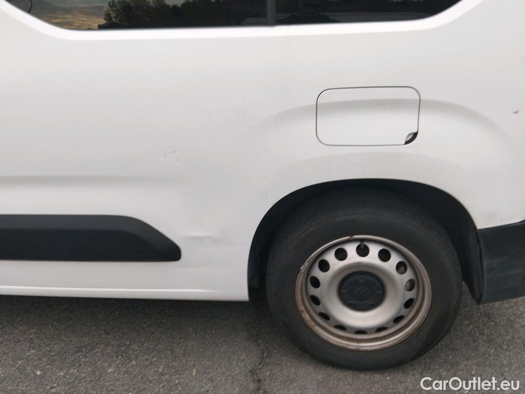  Citroen  Berlingo CITROEN  / 2018 / 4P / combi Talla M BlueHDi 100 S&S LIVE (AC) #15