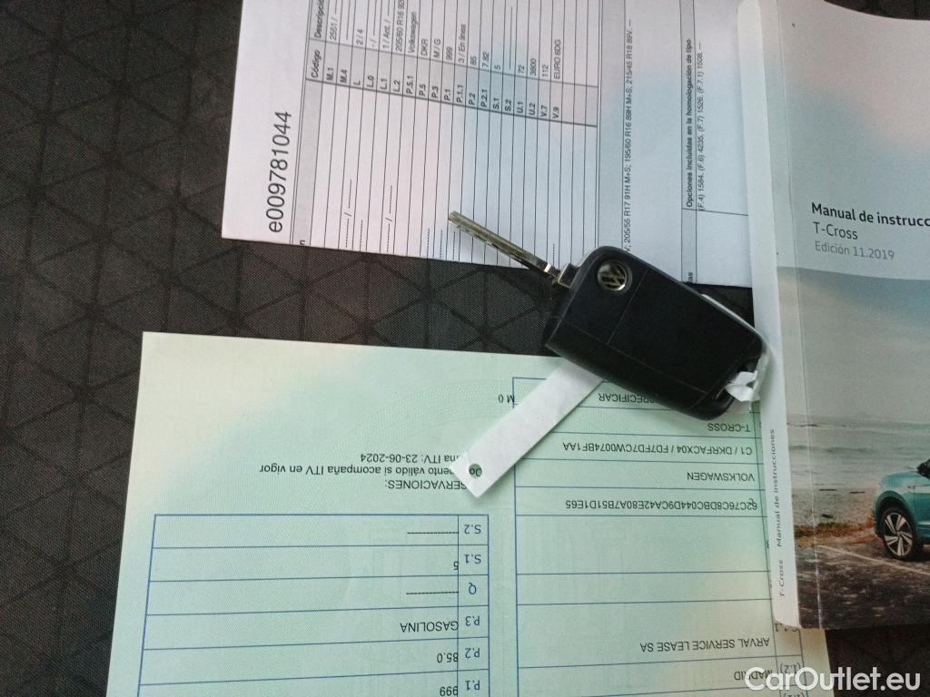  Volkswagen  T-CROSS VOLKSWAGEN  / 2018 / 5P / todoterreno Advance 1.0 TSI 85kW (115CV) DSG (AC) #2