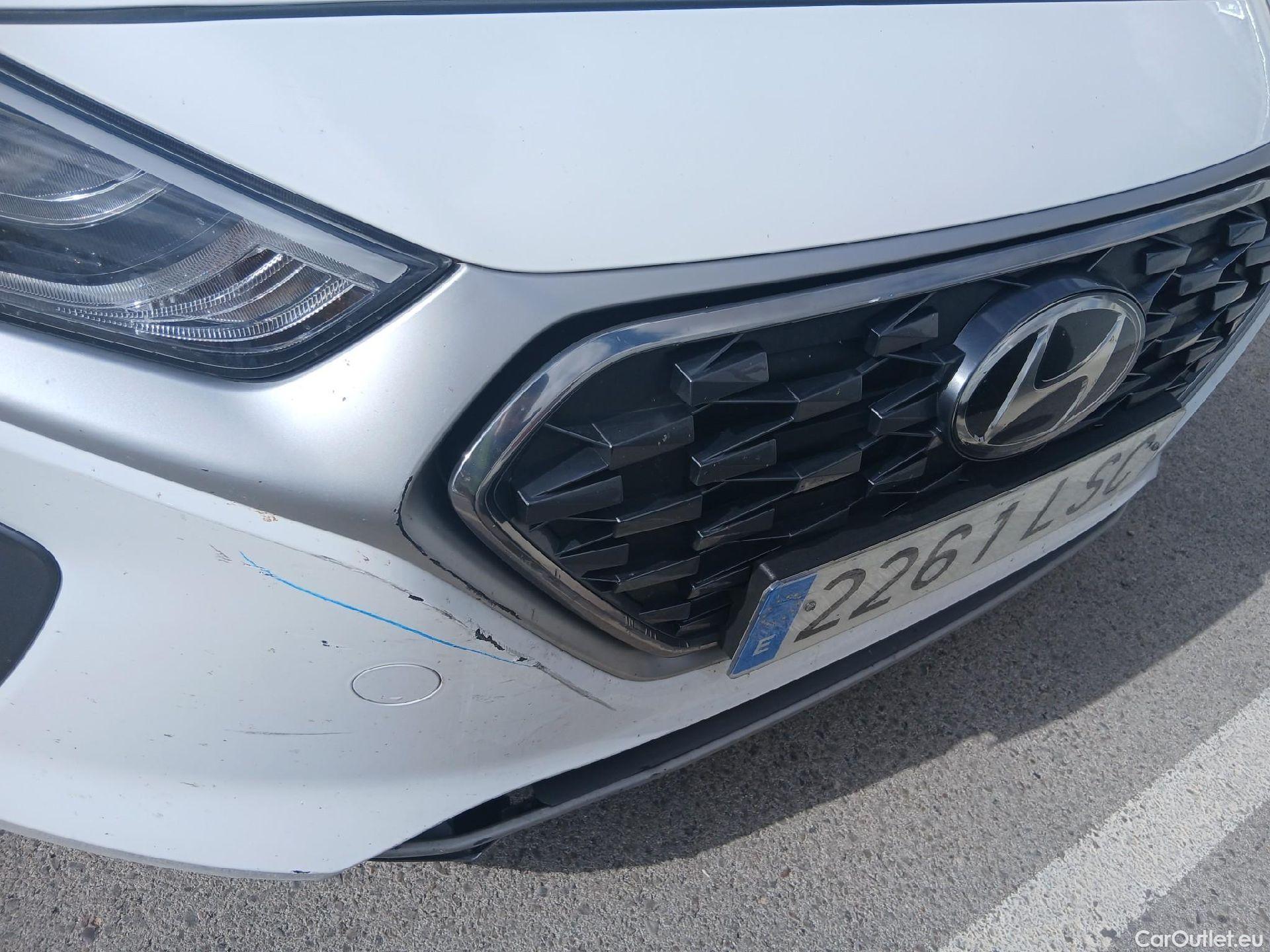  Hyundai   Ioniq HYUNDAI / 2019 / 5P / berlina con portón 1.6 GDI PHEV Klass DCT #5