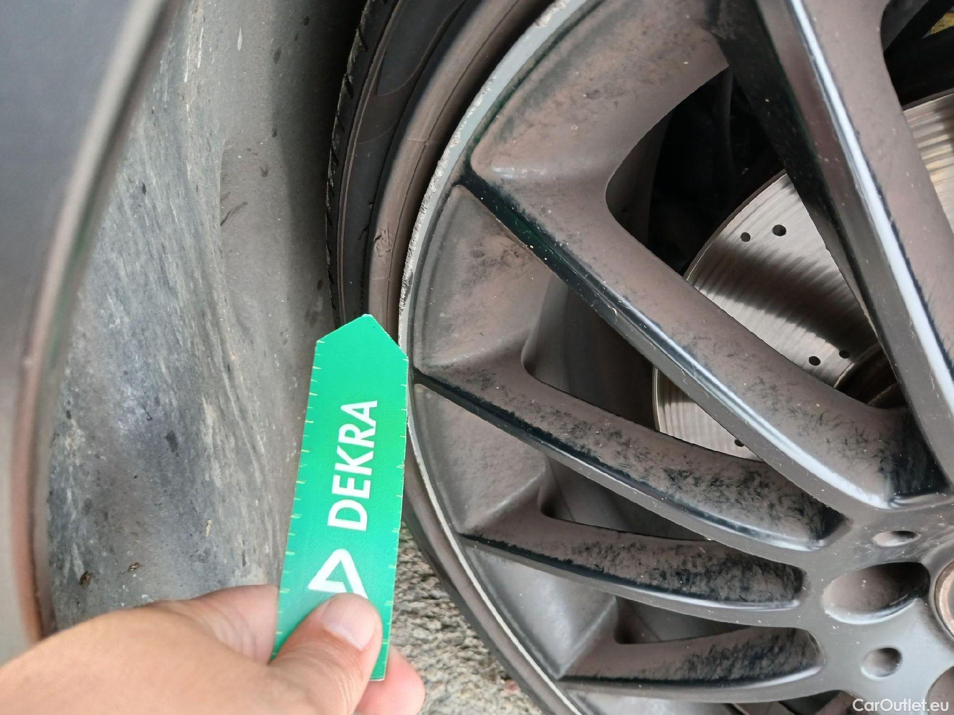  Mercedes  A-Klasse MERCEDES-BENZ Clase A / 2018 / 5P / berlina con portón Mercedes-AMG A 35 4MATIC+ #35