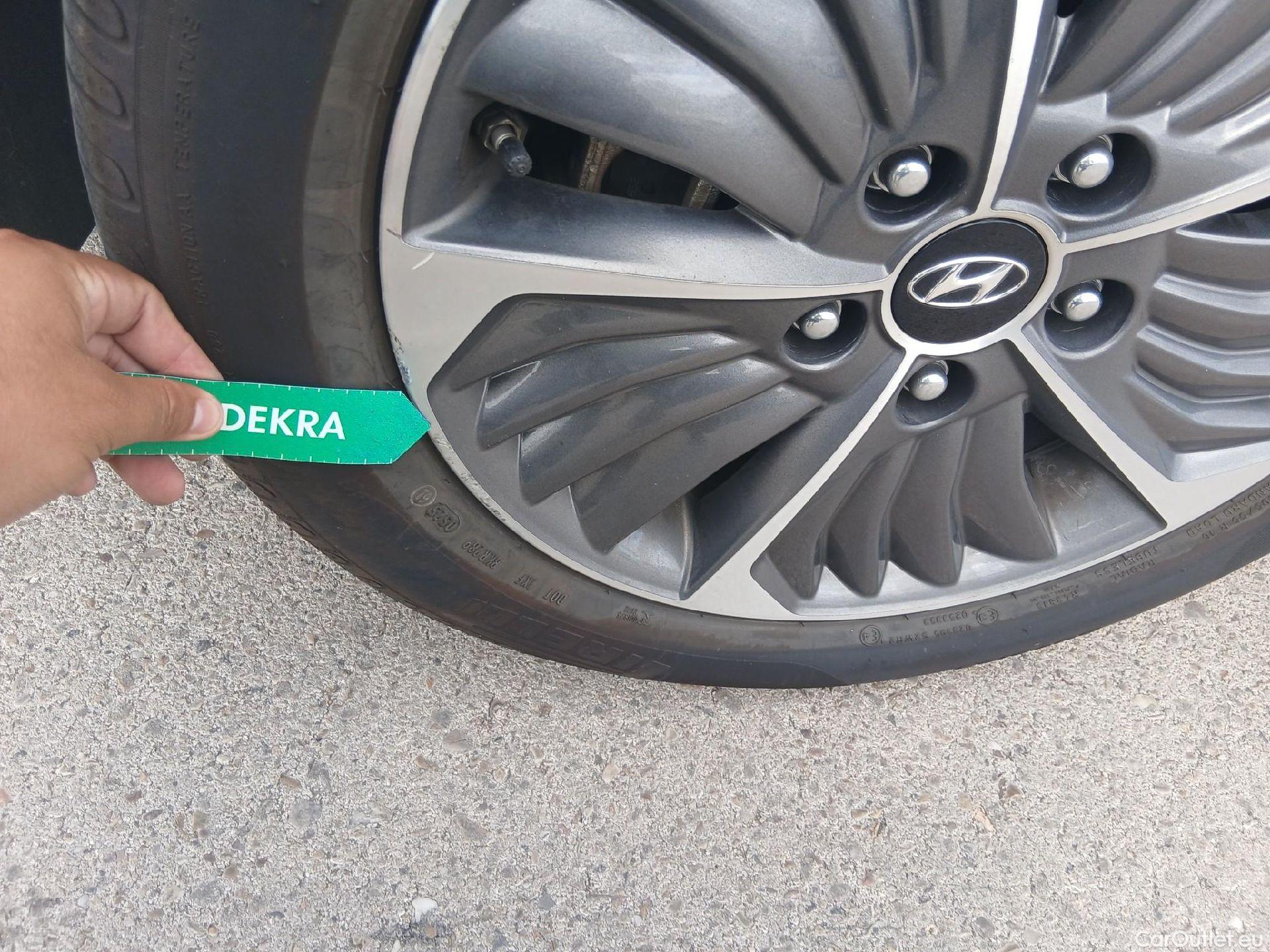  Hyundai   Ioniq HYUNDAI / 2019 / 5P / berlina con portón 1.6 GDI PHEV Klass DCT #29