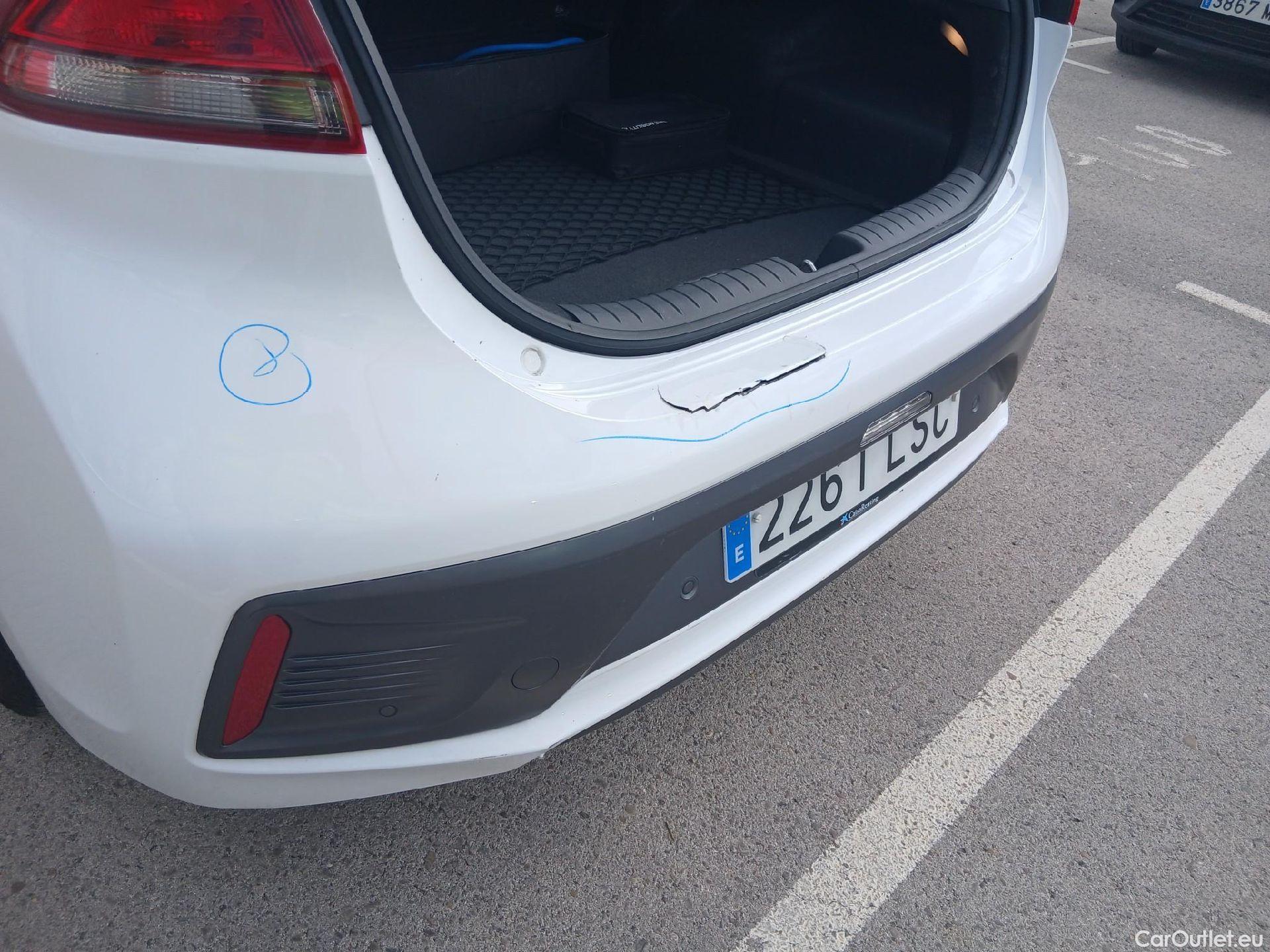  Hyundai   Ioniq HYUNDAI / 2019 / 5P / berlina con portón 1.6 GDI PHEV Klass DCT #23